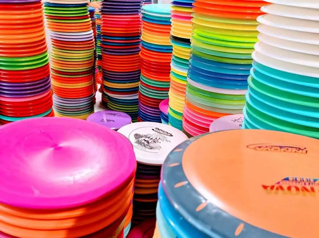 Piles of hundreds of disc golf discs